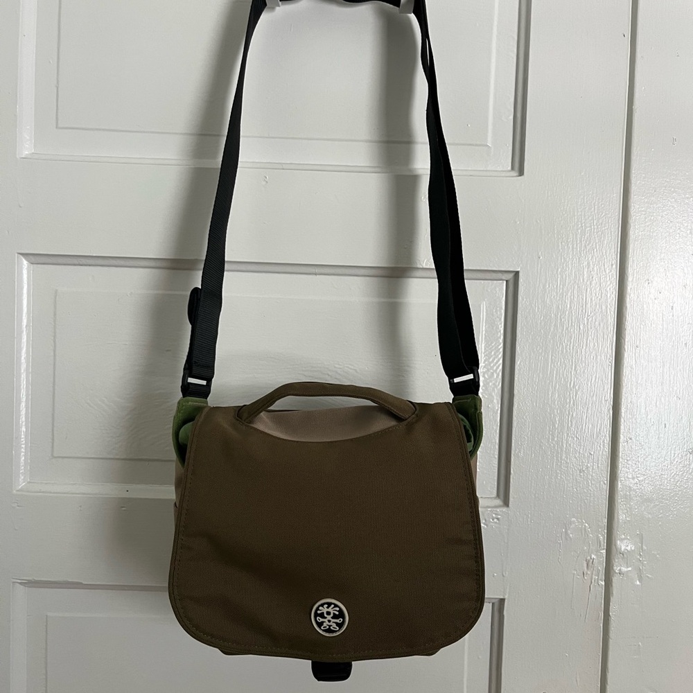 Crumpler Camera Bag “5 million dollar home”